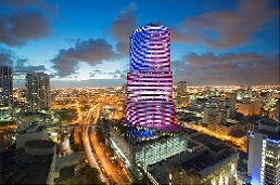 Компания Phillips Color Kinetics осуществила динамическую подсветку башни Miami Tower Компания Phillips Color Kinetics осуществила динамическую подсветку башни Miami Tower